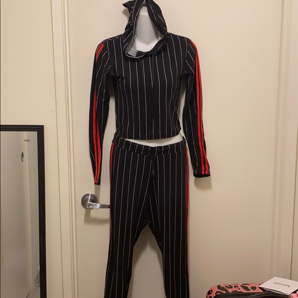 BRAND NEW TRACK SUIT SET SIZE M/L